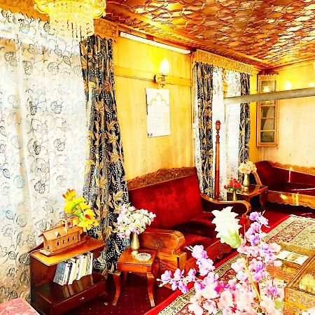 Lake Victoria Houseboats Bed and Breakfast Srīnagar Buitenkant foto