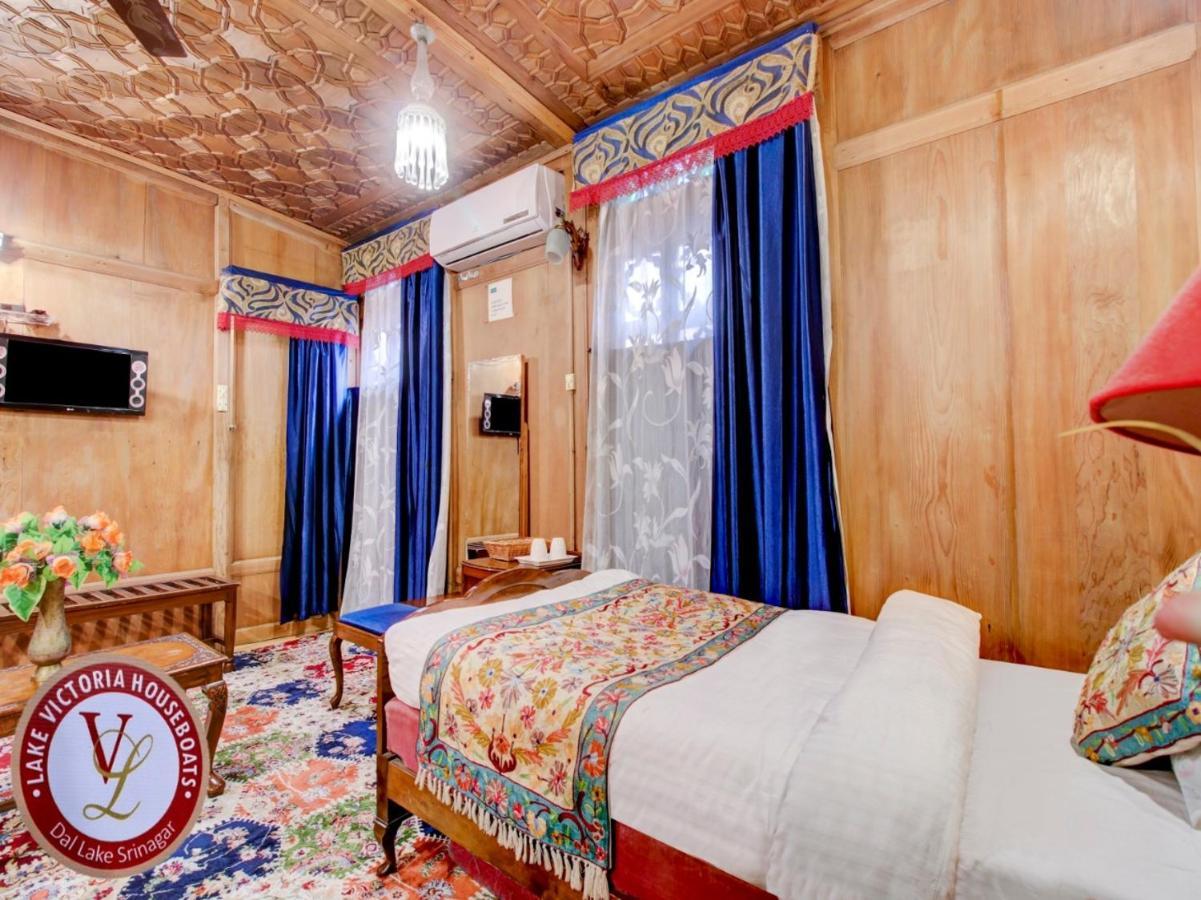 Lake Victoria Houseboats Bed and Breakfast Srīnagar Buitenkant foto