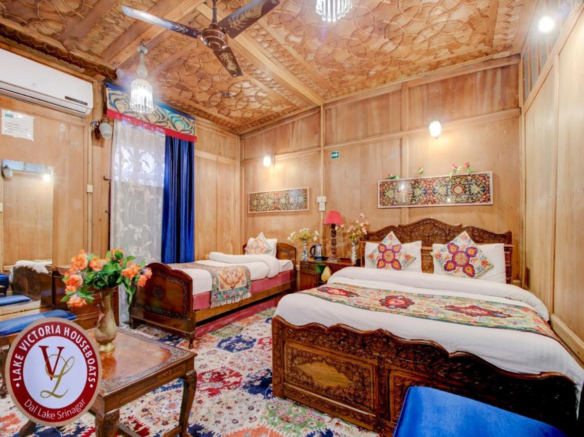 Lake Victoria Houseboats Bed and Breakfast Srīnagar Buitenkant foto